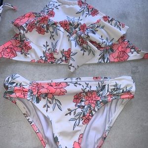 Billabong Nova Floral Hi Neck bikini. 🌸